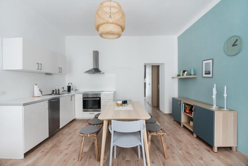 Caring Family Apartment Close To The Center Wina Bagian luar foto